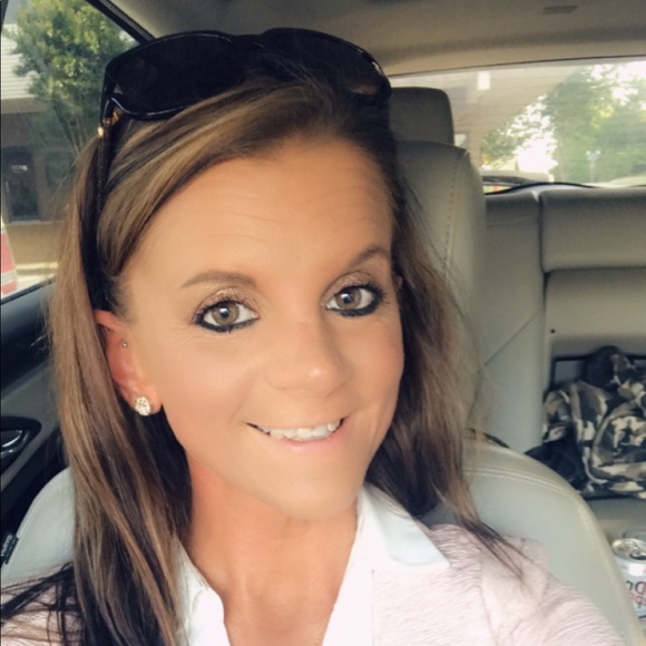 Meet your Posher, Ashley💕💞💕💞 - Picture 4 of 5